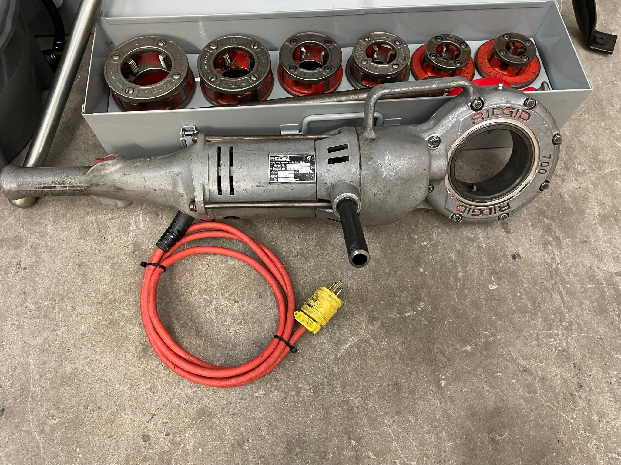 Used pipe outlet threader