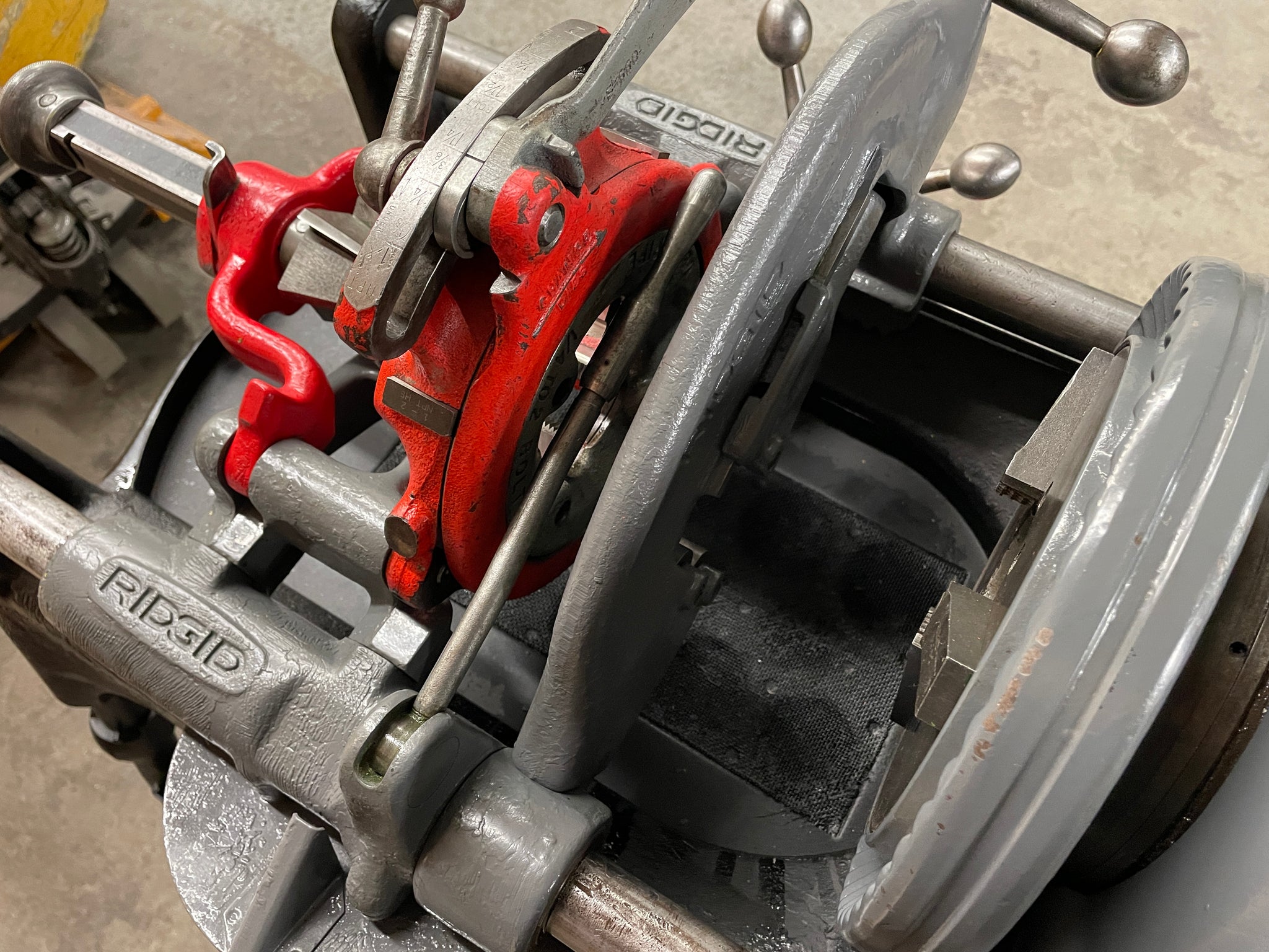 Refurbished Ridgid 535 Pipe Threading Machine – Benchmark Ltd.