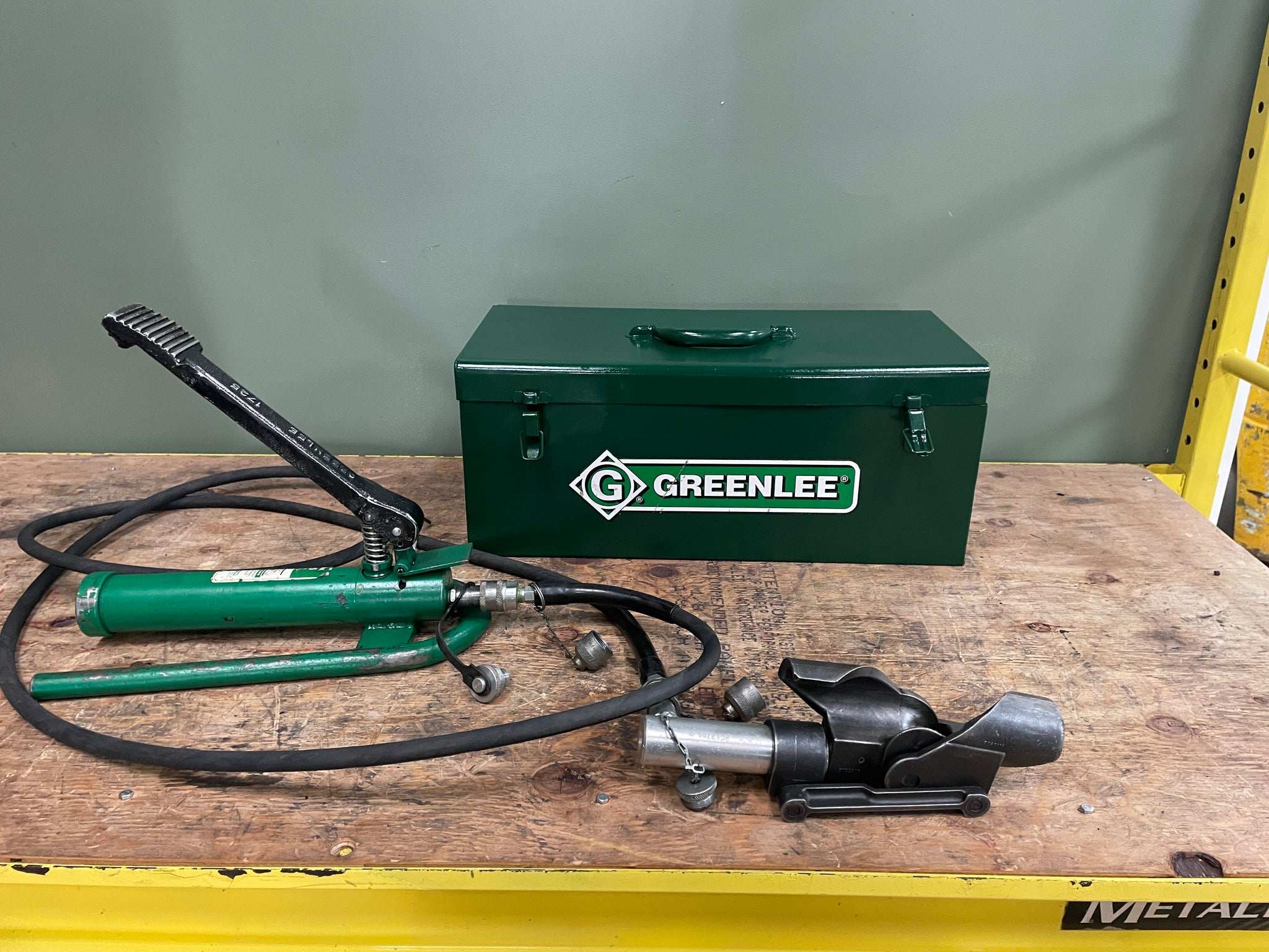 Used Greenlee 800 Cable Bender with 1725 Hydraulic Foot Pump