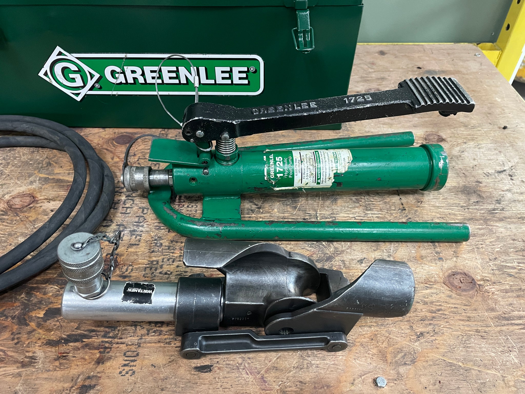 Used Greenlee 800 Cable Bender with 1725 Hydraulic Foot Pump