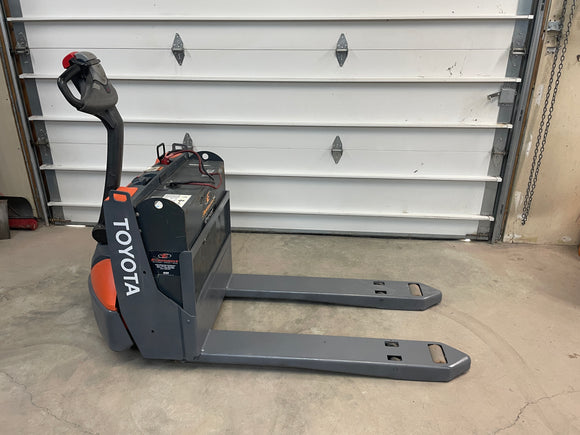 Toyota 8HBW23 Electric Walkie Pallet Jack