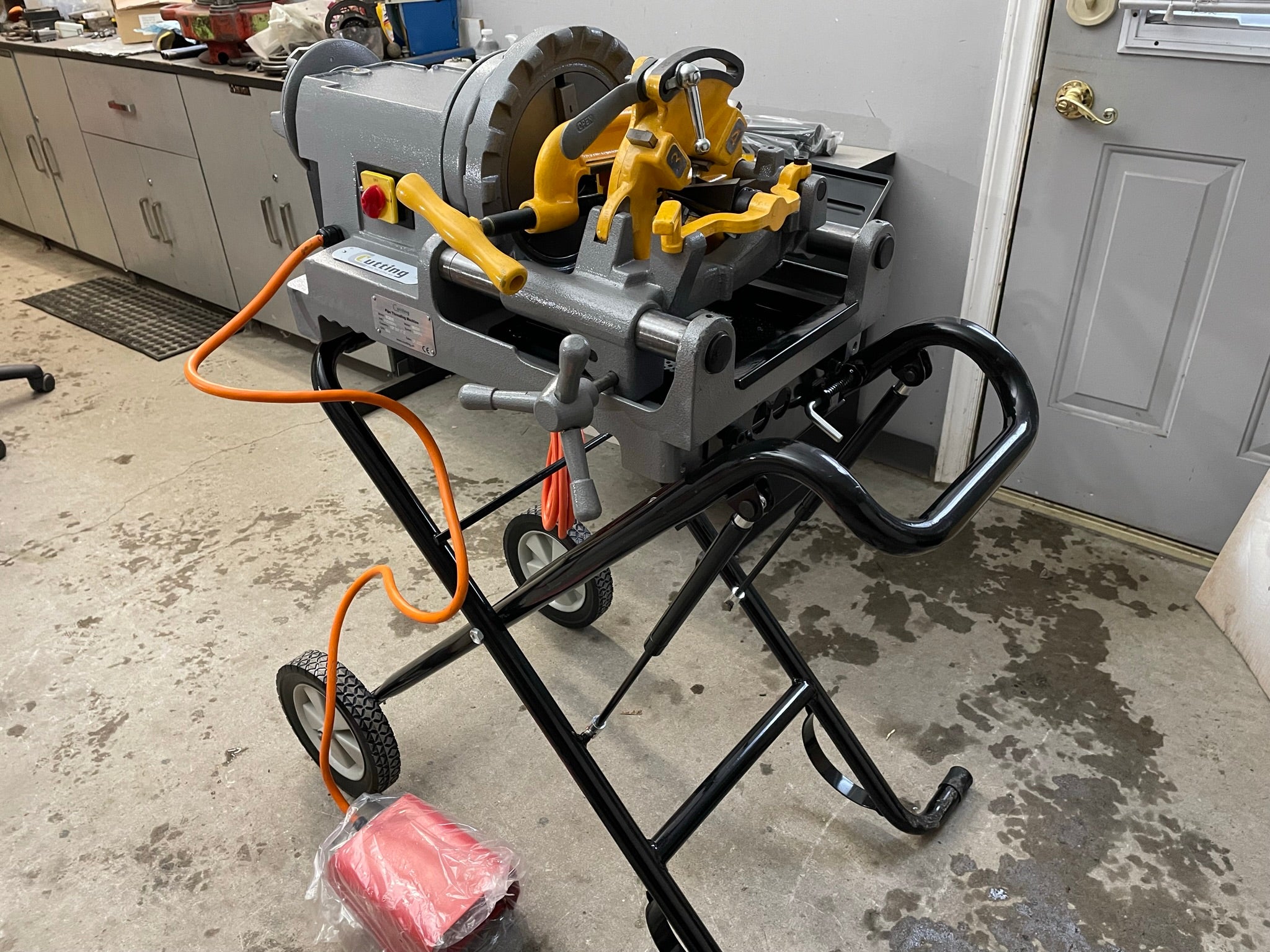 Compact Pipe Threader Ccutting 300C Compact Pipe Threader 1/2